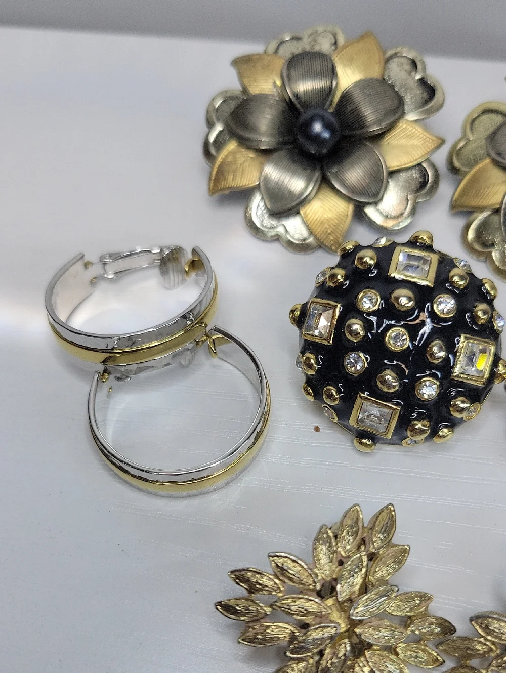 Vintage Clip On Earring Bundle - Picture 3 of 5